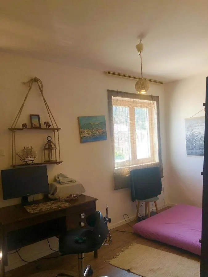 Double Room With Shared Bathroom Split Apartment